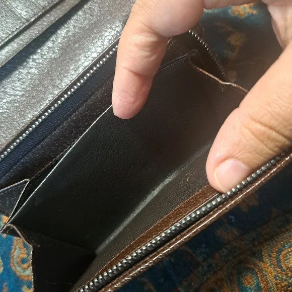 Gucci Brown Monogram Wallet - Picture 12 of 17